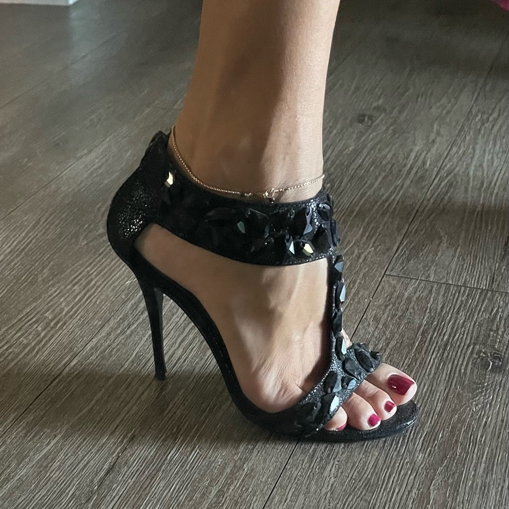 Glamour Elizabeth & James T. Shape black stilettos- 6.5